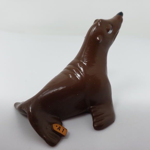 Disney Finding Dory Sea Lion Rudder Toy Figure - Picture 9 of 13